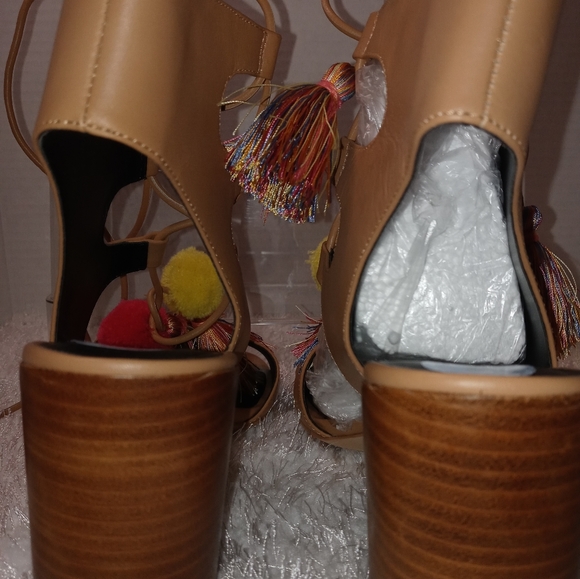 Rebecca Minkoff lace up faux leather sandal with pompom detail. Never wo… - Picture 4 of 4